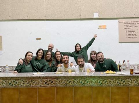 Las hogueras y la Diablera marcan un intenso Sant Antoni en Tírig