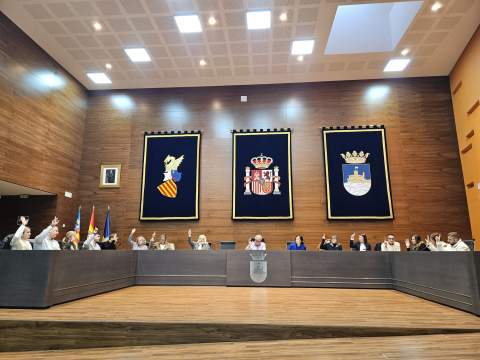 El Pleno de Oropesa del Mar aprueba medidas de impulso económico, social y de financiación municipal en la sesión ordinaria de enero