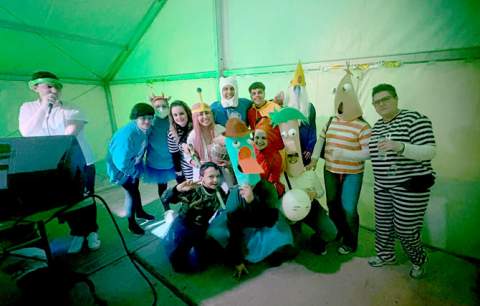 La Peña Taurina de Torreblanca y el Bar J. Solera organizan con éxito el Concurso de Disfraces del Carnaval