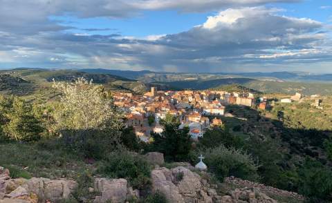 Vistabella del Maestrat aprueba una ordenanza para reforzar la limpieza de solares y prevenir incendios