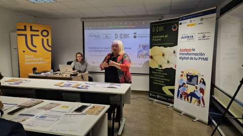Oropesa del Mar presenta los nuevos servicios de digitalización para empresas y emprendedores de la Oficina Acelera Pyme
