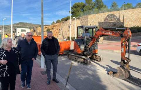 Oropesa del Mar ejecuta la renovación integral de la red de agua en la calle Castell de Miravet de La Colomera