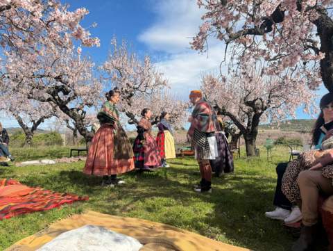 Albocàsser celebra la tradición entre almendros en flor con una nueva edición de Ametlers a escena