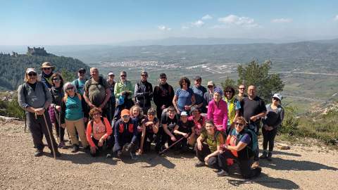 El Parque Natural de la Serra d’Irta celebra la marcha senderista del Día de la Mujer entre los castillos de Xivert y Pulpis