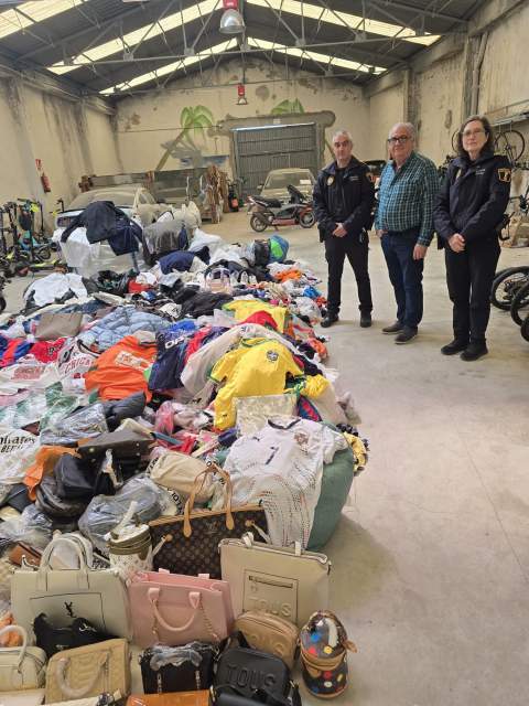 El Ayuntamiento de Oropesa del Mar destruye más de 36.000 artículos incautados por venta ambulante ilegal