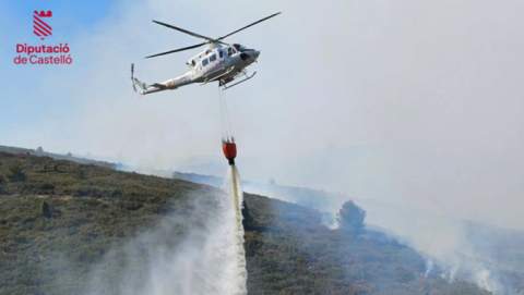 Consorcio de Bomberos trabaja en la extinción de incendio forestal en Cabanes con 50 efectivos: Sin evacuaciones ni daños a viviendas