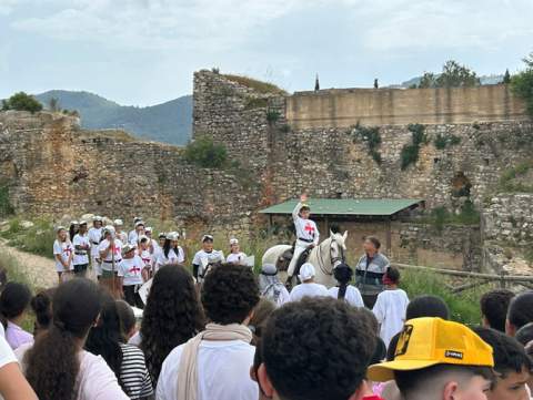 El castillo de Xivert revive su historia con 161 escolares en la recreación de la rendición de 1234