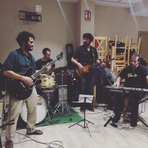 Isósteles Estudi cierra abril con su jam mensual y la presentación del Maig di Gras