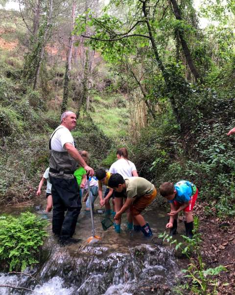 El alumnado de Altura convierte la Fuente del Berro en un aula al aire libre para aprender sobre el río Palancia