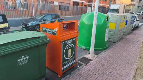 Oropesa del Mar implanta un nuevo servicio de recogida de aceite doméstico usado con 15 contenedores