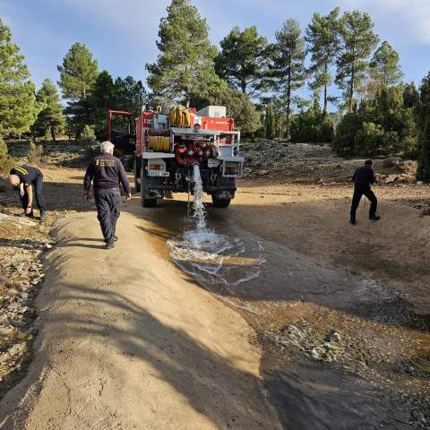 Castellfort actúa contra la sequía: Llenado de balsas para garantizar agua a la fauna salvaje