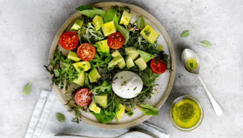 Cómo el aguacate puede ayudarte a cuidar tu salud intestinal este verano