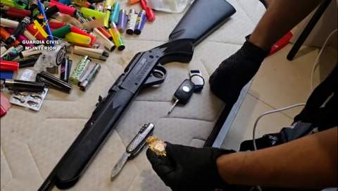 La Guardia Civil desarticula un punto de venta de drogas en Oropesa del Mar y detiene a tres personas