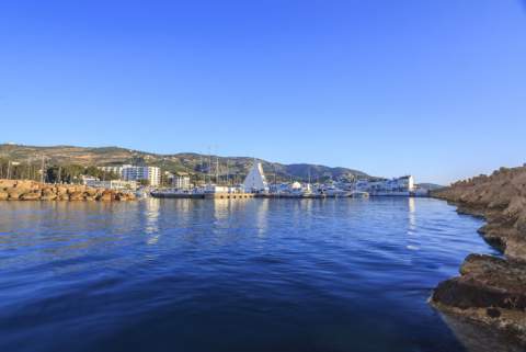 Alcalà-Alcossebre revalida sus banderas azules y suma el reconocimiento al puerto deportivo Las Fuentes