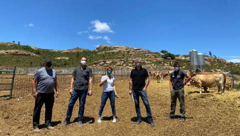 La imagen corresponde a una de las visitas de campo a las ganaderías de la Comunitat realizada por el equipo técnico del proyecto de cooperación LEADER