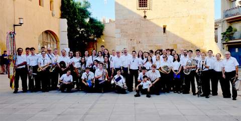 La Unió Musical d’Orpesa presenta en Benavites el himno oficial de la localidad en un concierto multitudinario