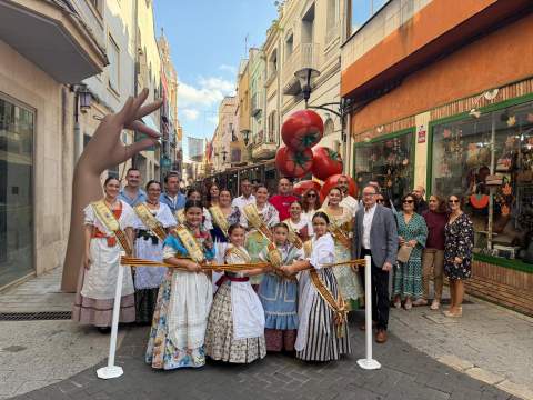 El casco histórico de Alcalà de Xivert acoge la XI Fira de la Tomata de Penjar, un homenaje al producto más emblemático del municipio