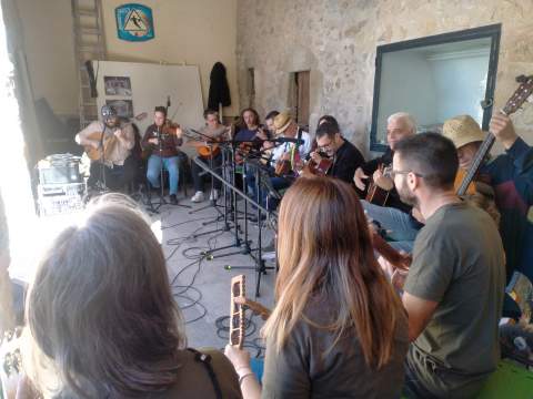 Palanques celebra este fin de semana la Fiesta del Bureo y el Ball del Corro, una cita con la tradición y la música popular