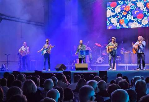 Oropesa del Mar celebra el Día de la Comunidad Valenciana pese a la lluvia, con una tarde y noche llenas de ambiente festivo