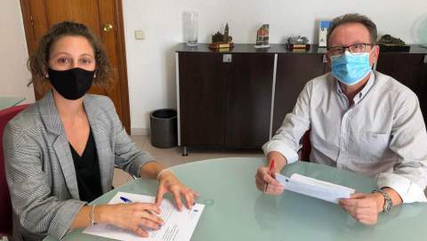Alcalde Francisco Juan y concejala de Sanidad Melina Fradejas.