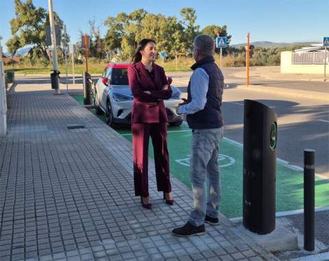 Torreblanca activa los nuevos puntos de recarga eléctrica de la avenida Capicorb, que serán gratuitos durante el primer mes