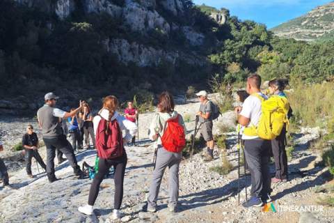 Éxito de la ruta 'Paisaje pintado' en Tírig, dentro del ciclo Visitas guiadas a pie por el Maestrat