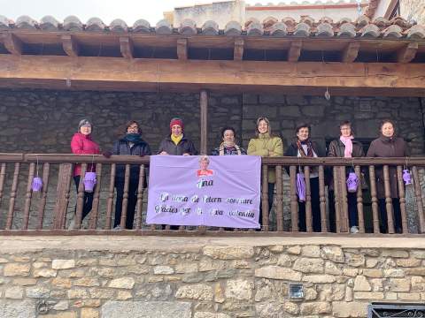 Portell conmemora el 25N con una concentración y la lectura del manifiesto contra la violencia machista