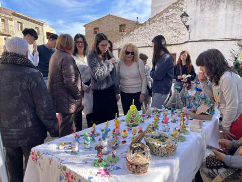 La Serratella vive una jornada cultural y festiva con gran participación en la III edición del “Mercat, rastro i més…”