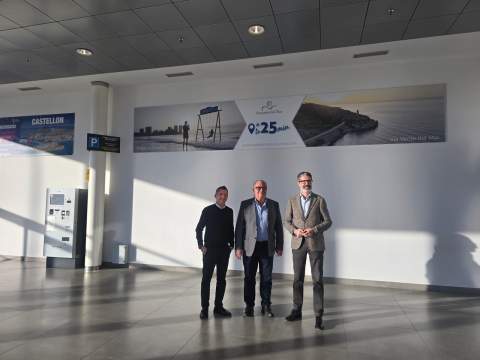 Oropesa del Mar refuerza su promoción turística con un nuevo panel publicitario en el Aeropuerto de Castellón-Costa Azahar