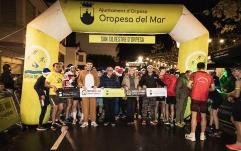 Oropesa del Mar despide el año corriendo con una San Silvestre marcada por la lluvia y el ambiente festivo