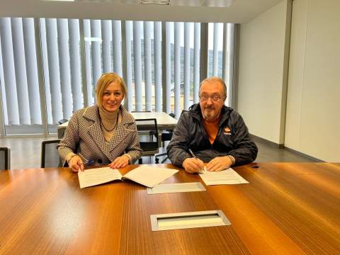 El Ayuntamiento de Oropesa del Mar renueva su apoyo al Club Náutico para fomentar el deporte náutico y la actividad deportiva