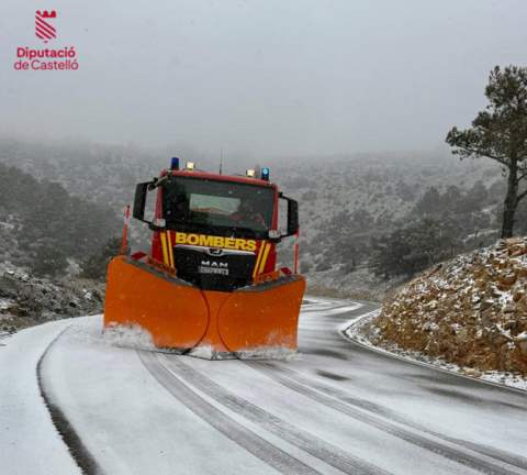 El Parque de Bomberos Voluntarios del Alt Maestrat, clave durante el temporal de nieve en el interior de la provincia